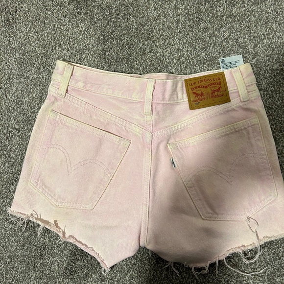 Levis light pink washed short size 25 - Picture 2 of 2